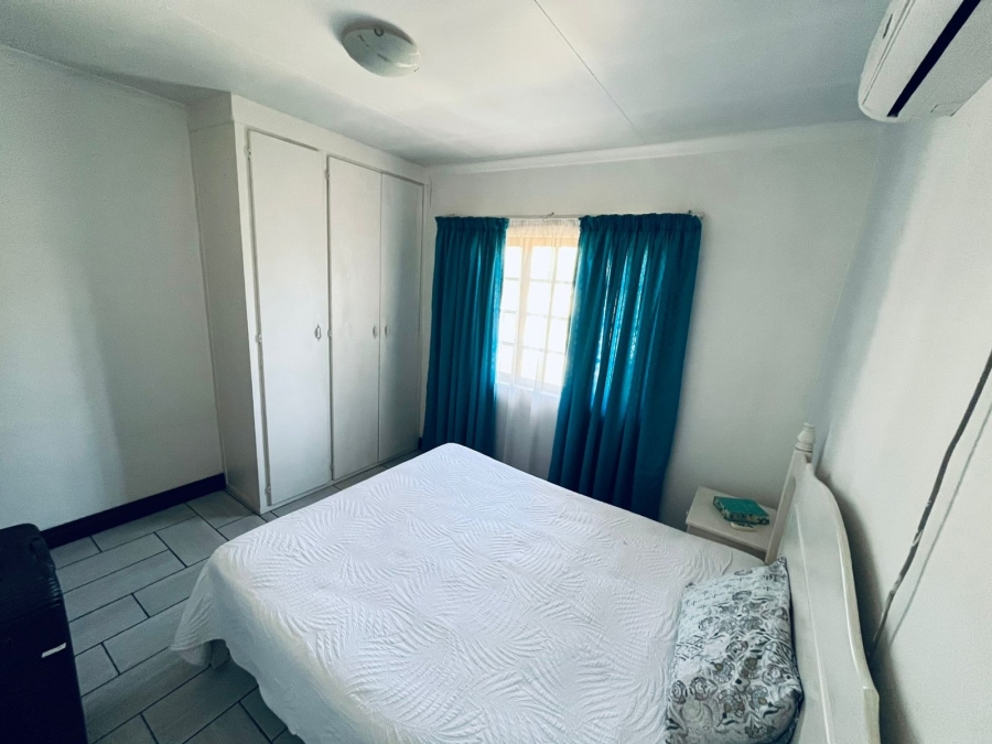 4 Bedroom Property for Sale in Oos Einde North West